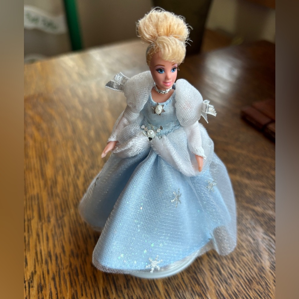 Cinderella doll ornament figurine vintage 1998